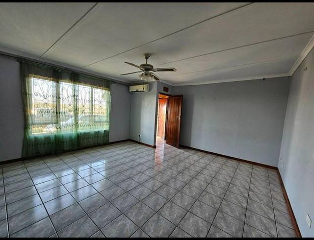 6 BEDROOM HOUSE FOR SALE IN EVEREST HEIGHTS